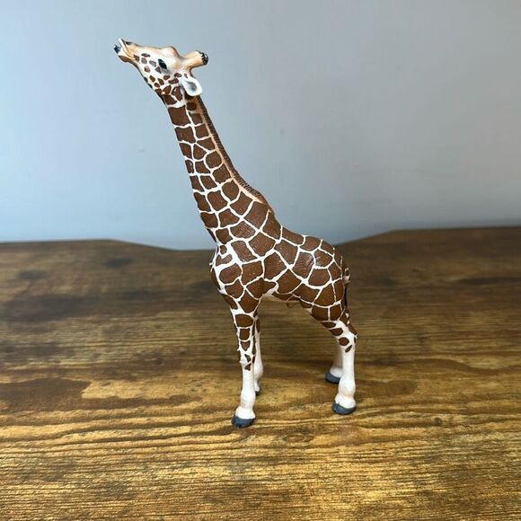 Vintage Schleich Germany Giraffe 2008 Collectible Animals Adult Male Eating - Picture 1 of 8